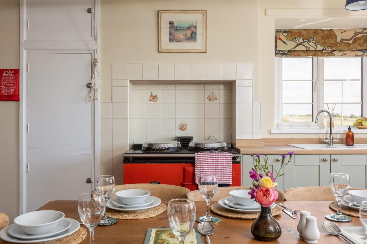 Ebberston Luxury Farmhouse With Stunning Views And Hot Tub מראה חיצוני תמונה