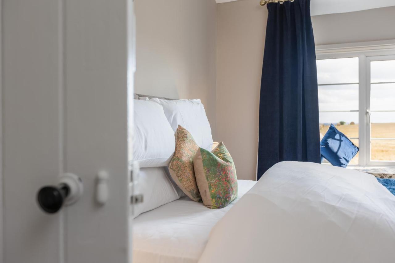 Ebberston Luxury Farmhouse With Stunning Views And Hot Tub מראה חיצוני תמונה