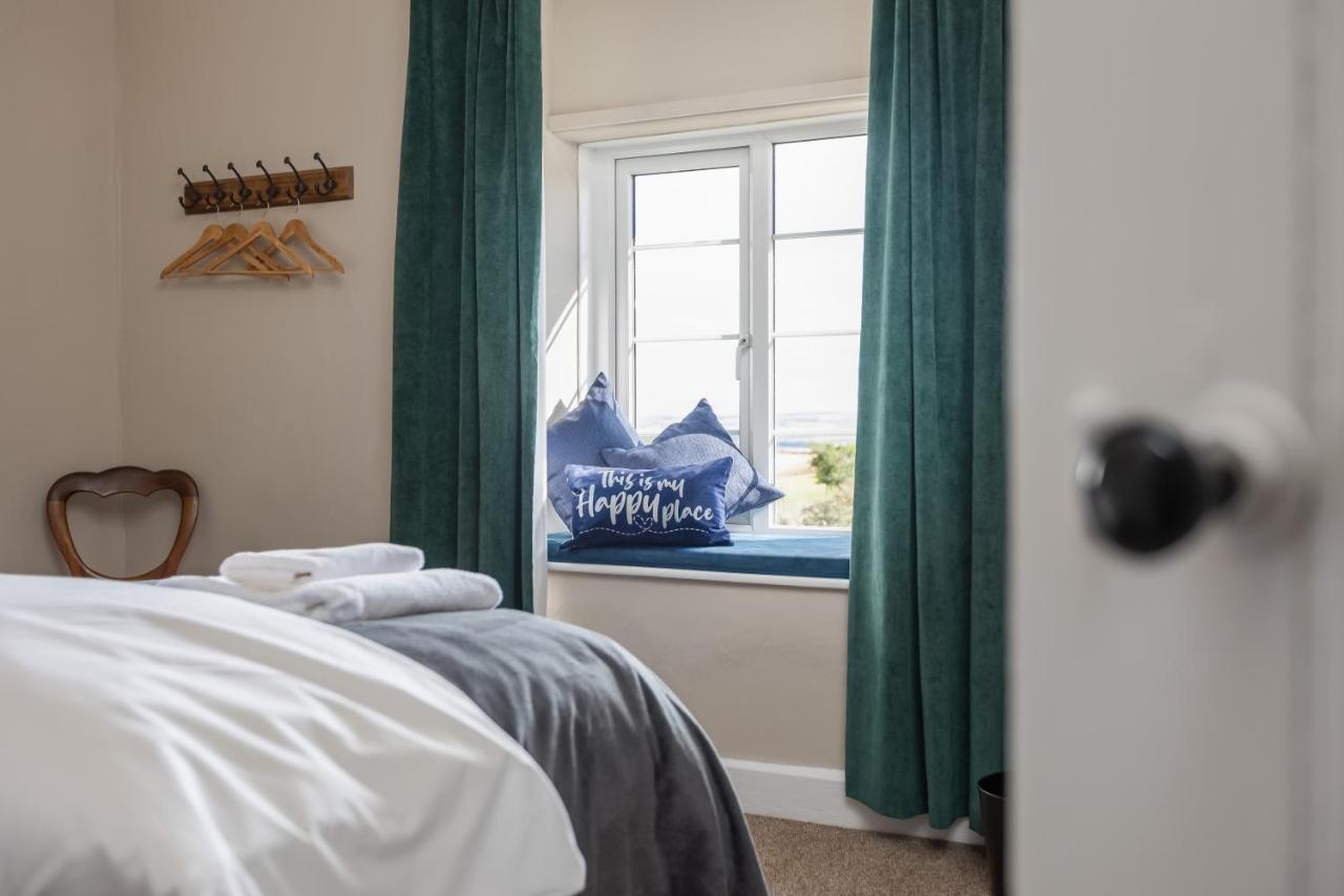 Ebberston Luxury Farmhouse With Stunning Views And Hot Tub מראה חיצוני תמונה