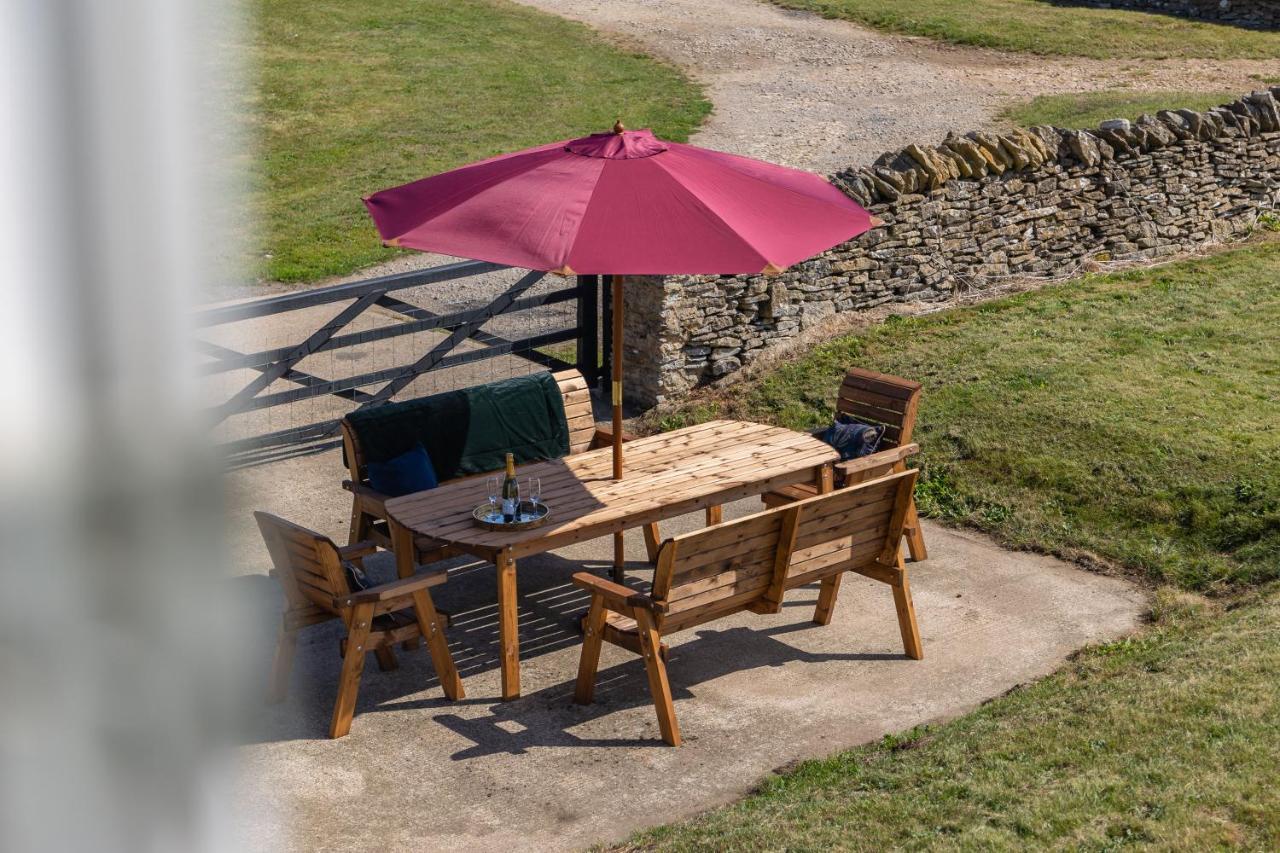 Ebberston Luxury Farmhouse With Stunning Views And Hot Tub מראה חיצוני תמונה
