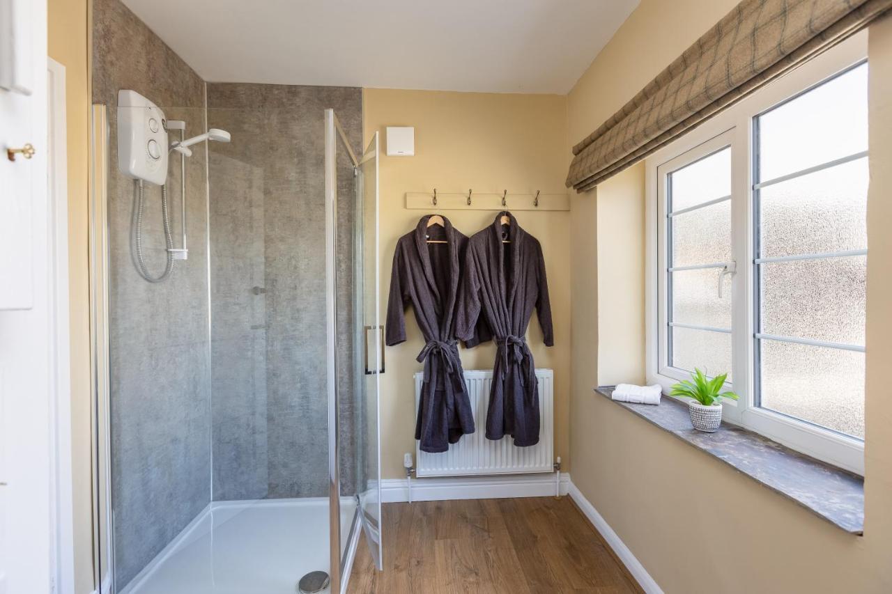 Ebberston Luxury Farmhouse With Stunning Views And Hot Tub מראה חיצוני תמונה