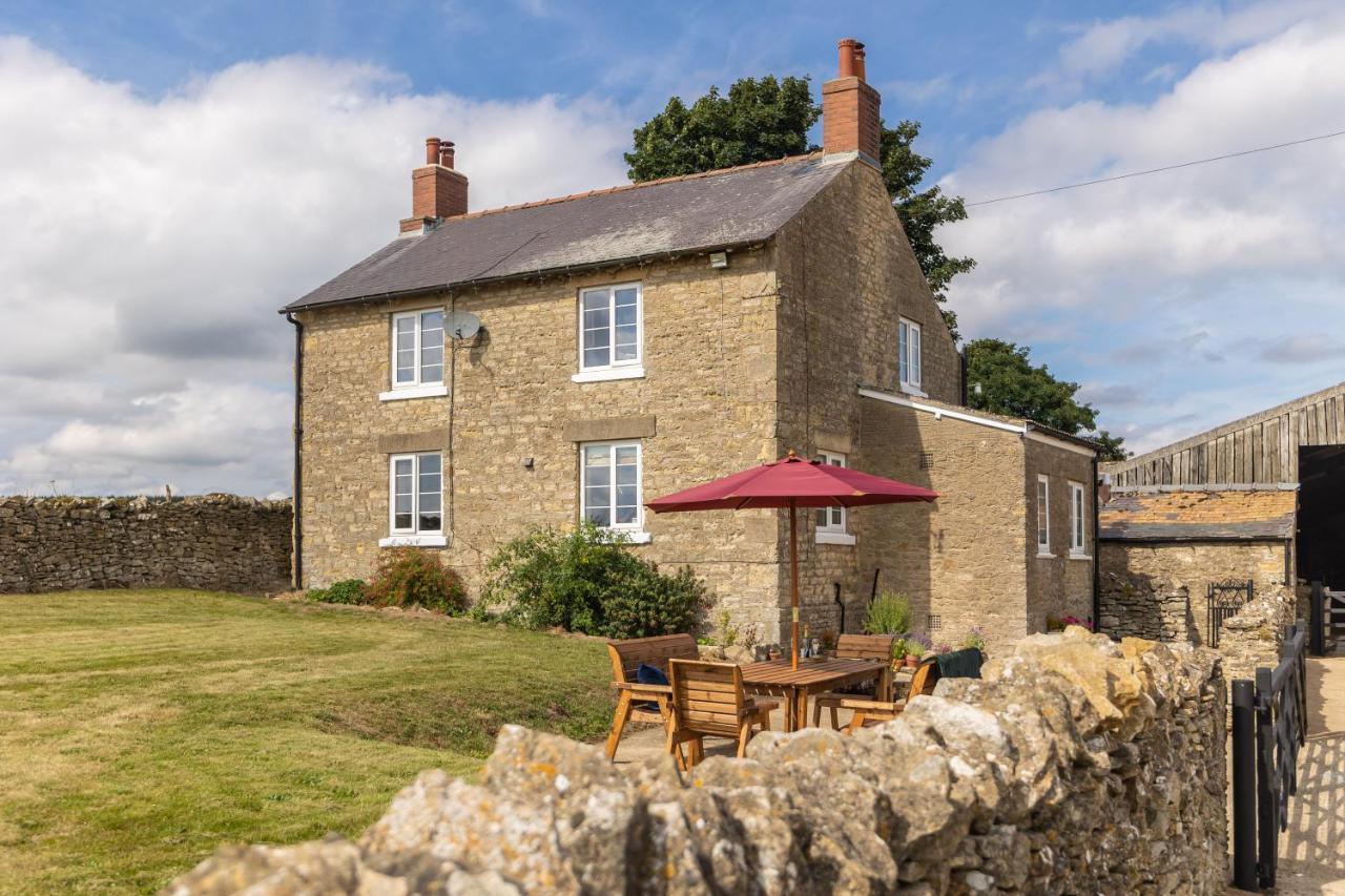 Ebberston Luxury Farmhouse With Stunning Views And Hot Tub מראה חיצוני תמונה