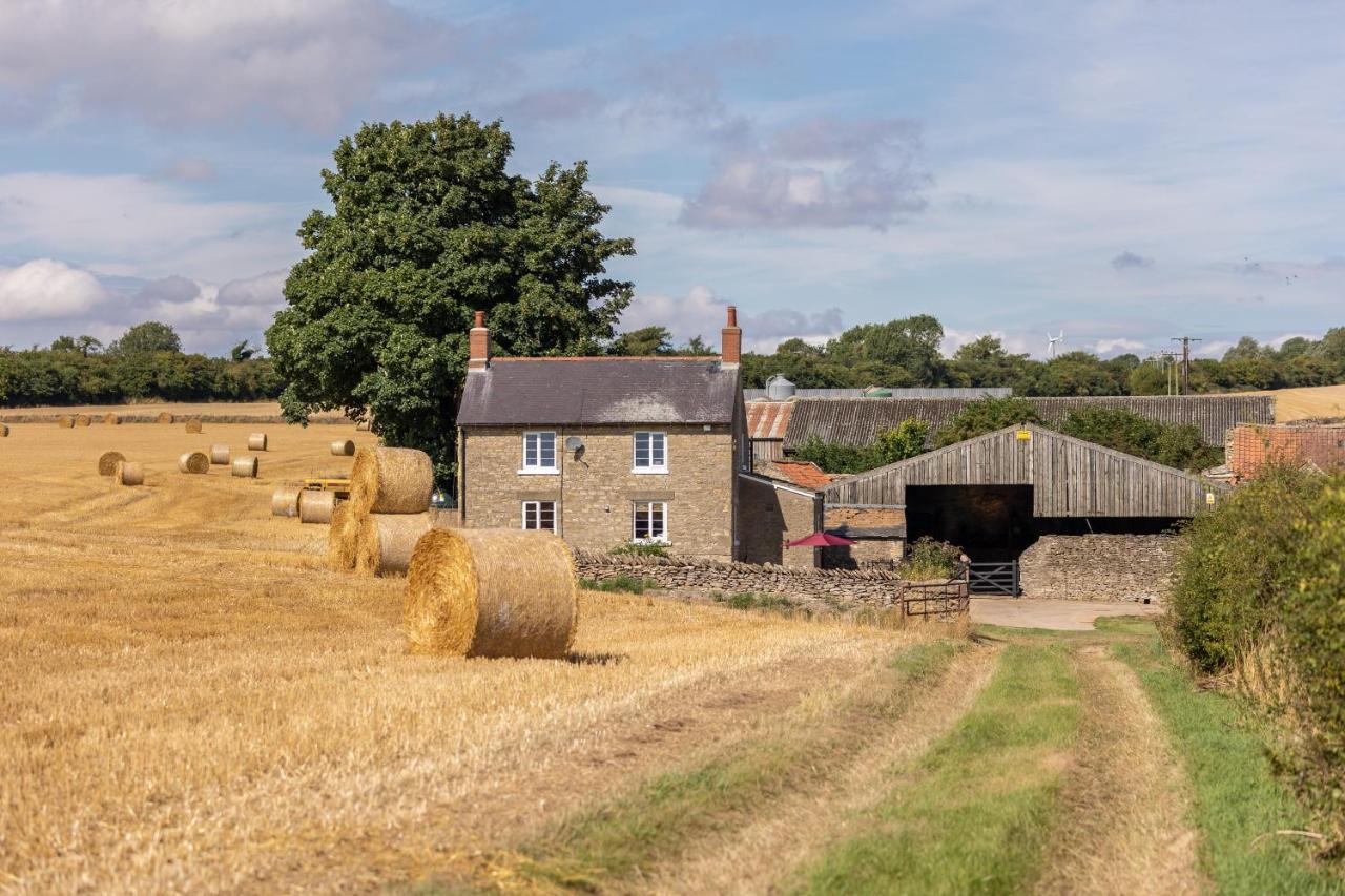 Ebberston Luxury Farmhouse With Stunning Views And Hot Tub מראה חיצוני תמונה