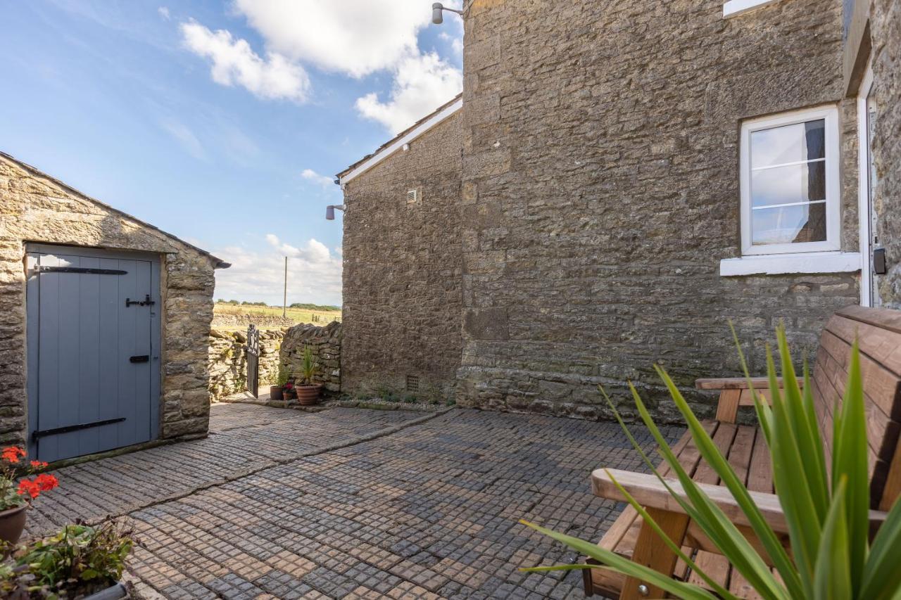 Ebberston Luxury Farmhouse With Stunning Views And Hot Tub מראה חיצוני תמונה